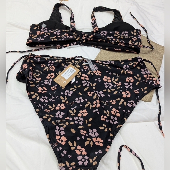 BNWT / Berlook / US 22 / Pleated Plus Size Bikini Set - Picture 3 of 4
